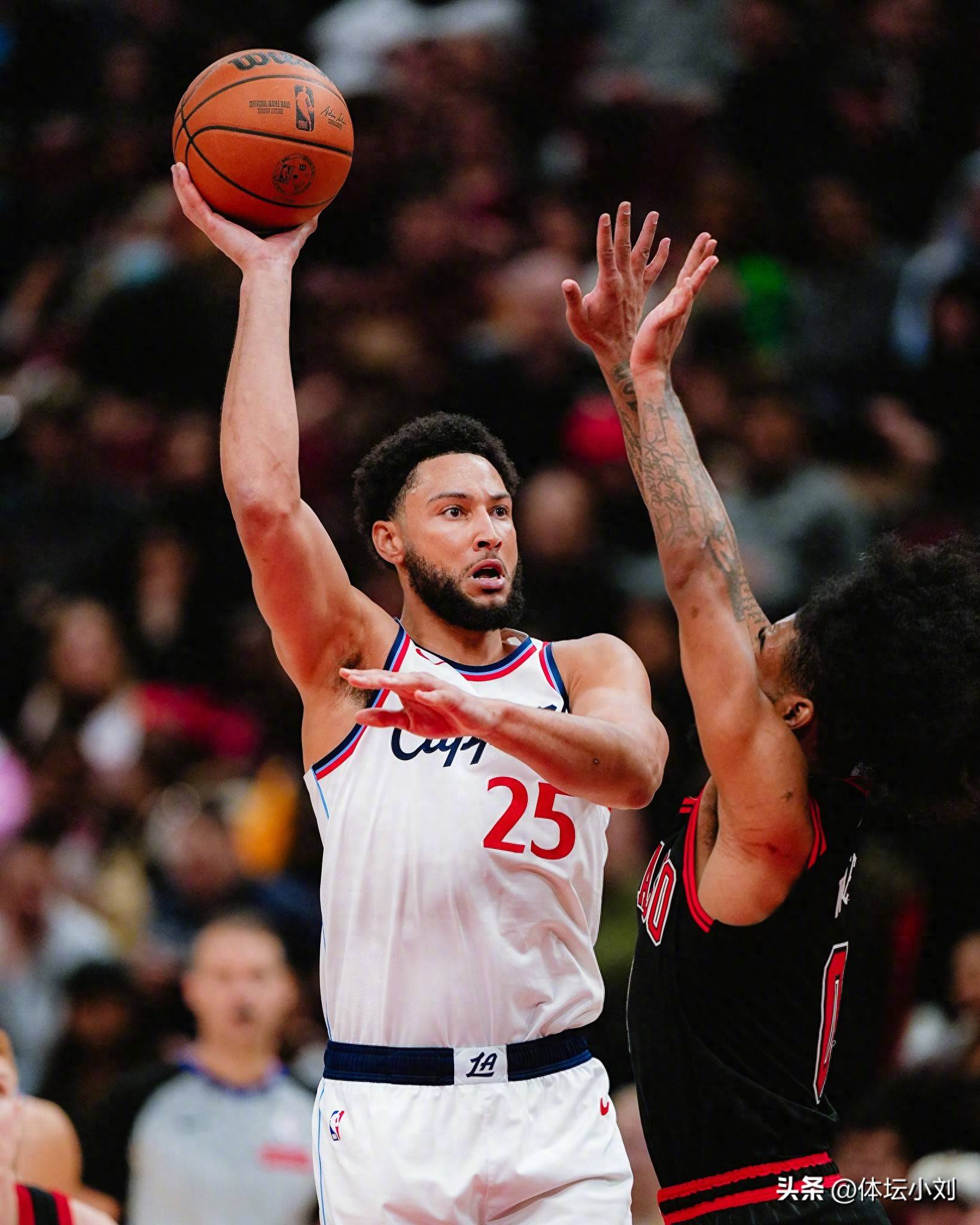 快船外线狂轰火箭，取得关键胜利