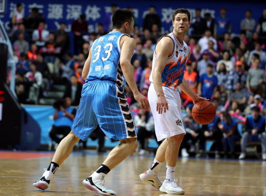  纳达尔在篮网比赛中出色防守，战术调整引发热议！